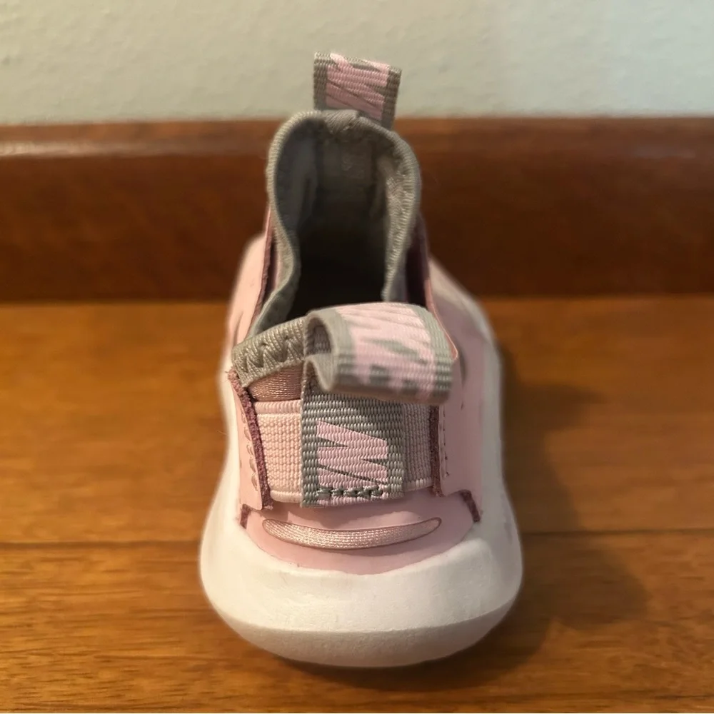 Nike Flex Runner Pink Foam White Sneakers FN1294-601 Size 5 slip on